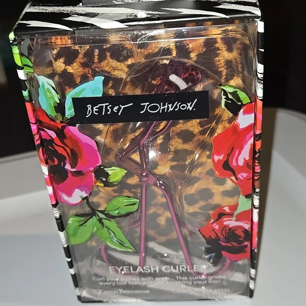 Betsey Johnson eyelash curler NEW